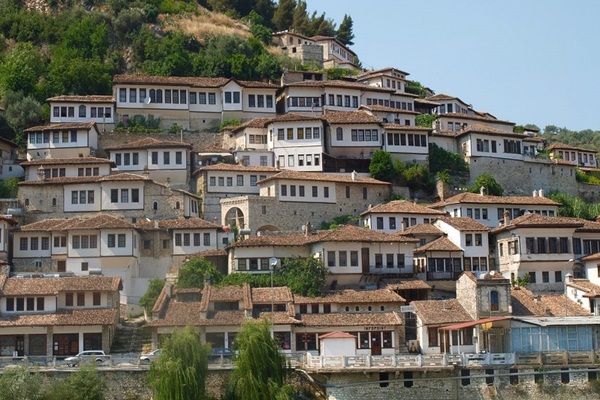 Албанія